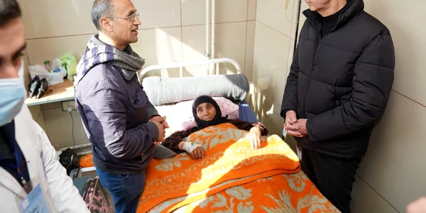 Bashar al Assad la un spital din Alep dupa cutremure FOTO Twitter@Presidency Sy jpg
