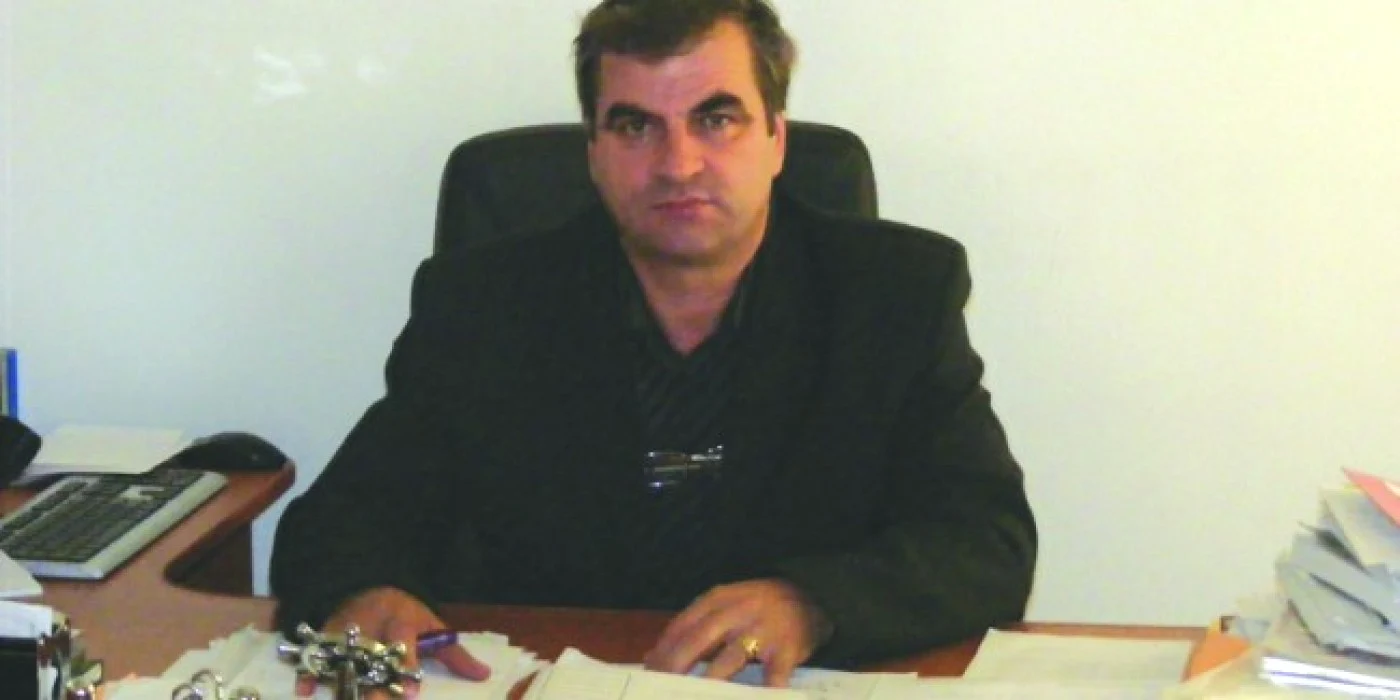 Primarul Brăduţ Avrămia riscă să-şi piardă funcţia după ce i-a vândut soţiei sale un teren. FOTO www.svnews.ro