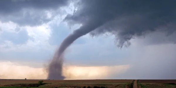 tornada Foto shutterstock 1561032032 jpg