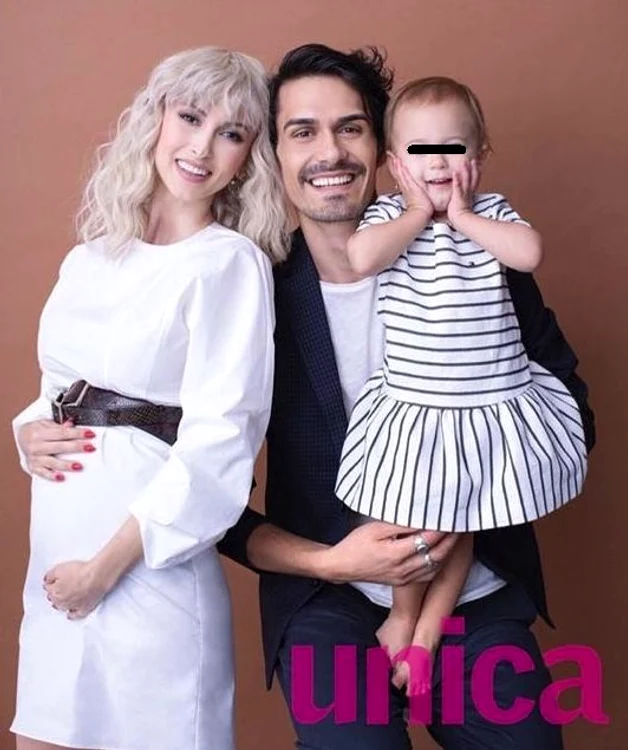 Andreea Bălan își fotografia în trecut fetița numai cu spateleFoto: Revista Unica
