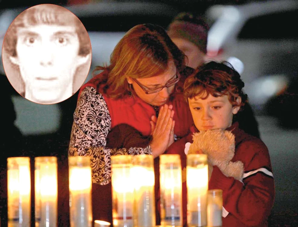 
    Cel mai mai grav atac armat într-o şcoală din SUA s-a produs vineri dimineaţă la Şcoala elementară Sandy Hook din Newtown, Connecticut.  