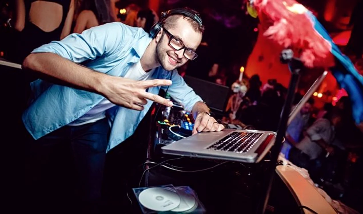 
    DJ Optick  