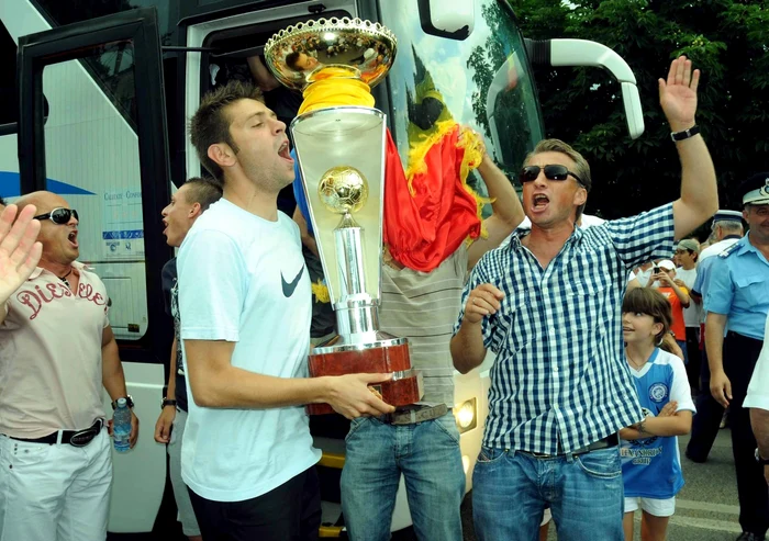 Dan Petrescu ;i Raul Rusescu, campioni cu Unirea Urziceni FOTO: ADEVĂRUL