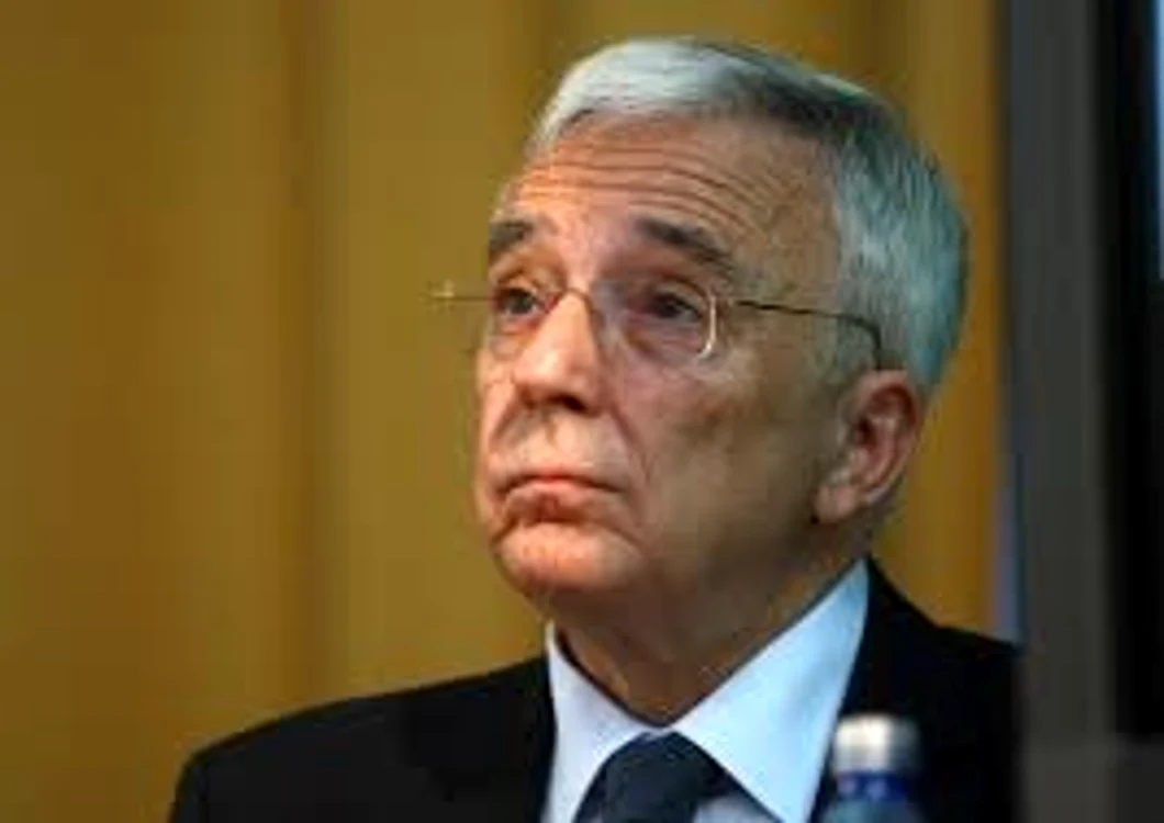 
    Mugur Isărescu  