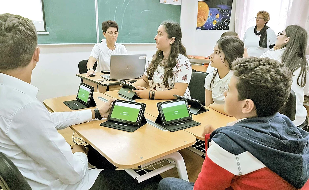 Din păcate, puţini elevi şi profesori au participat la proiecte de digitalizare