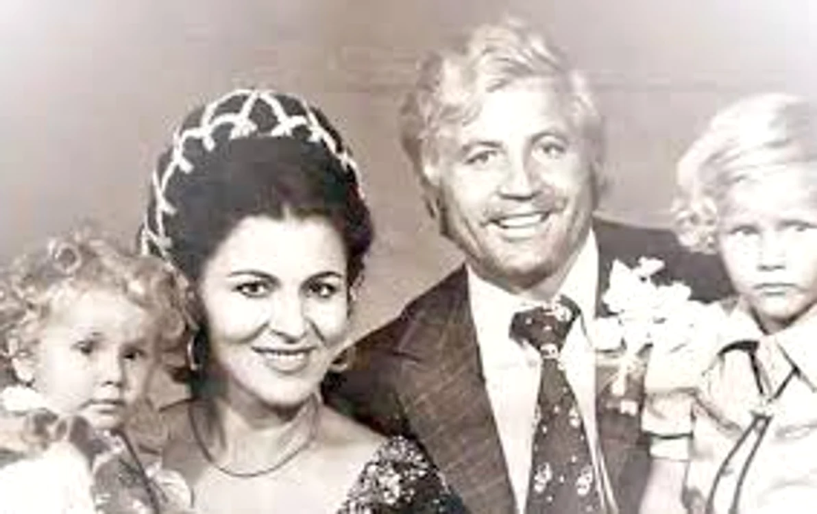 Irina Loghin alături de soț și de cei doi copii