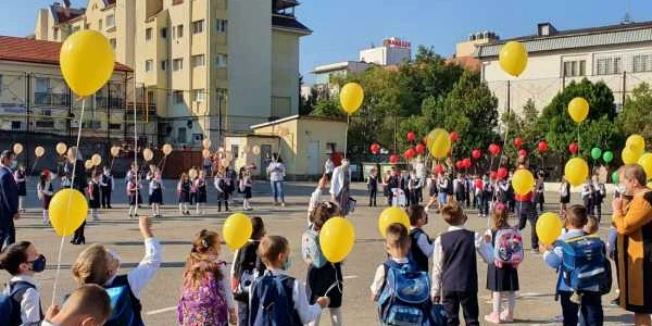 prima zi de scoala pentru clasa pregatitoare la simion barnutiu zalau foto andreea vilcovschi
