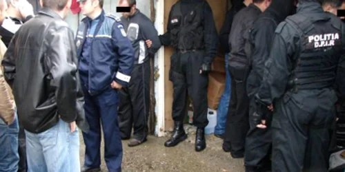 Bacău: Contrabandiştii le dau bătăi de cap vameşilor şi poliţiştilor