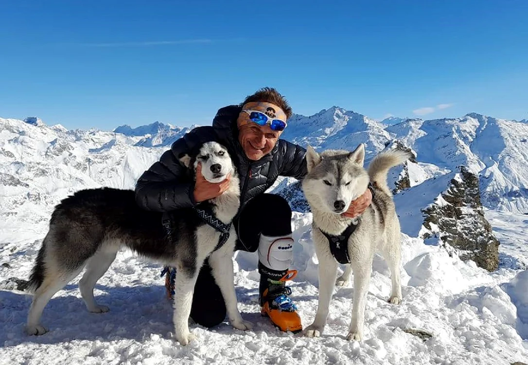 Michele Buga si cei doi câini husky  FOTO Facebook