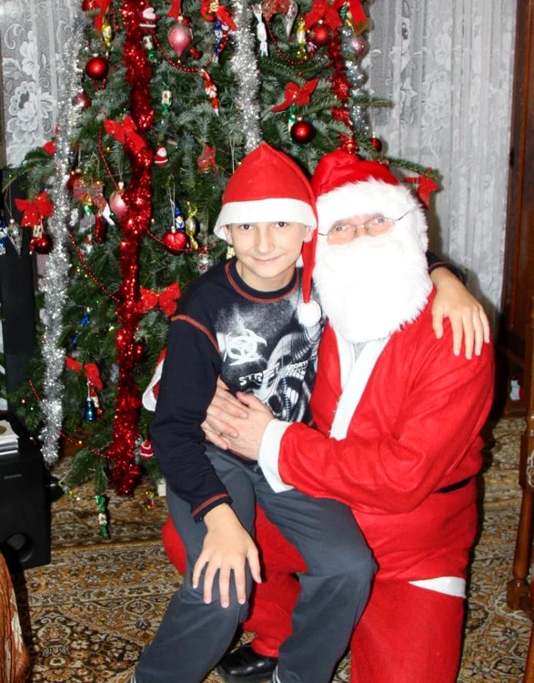 Ştefan Ene a fost Moş Crăciun pentru micuţii prietenilor