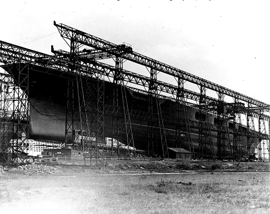 USS Lexington (CV 2) on building ways, 1925 jpg jpeg