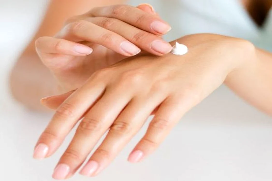Dacă simţi că pielea ta devine tot mai uscată şi ai senzaţia de 
mâncărime, poate fi vorba despre o simplă alergie la un produs cosmetic sau o lipsă de fier.