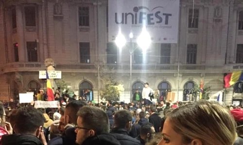 Vedete la proteste: Andreea Bănică a stat în stradă multe ore jpeg