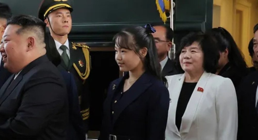 Despot momeală. Kim Jong-un își expune fiica pentru public, dar moștenitorul real al dinastiei se află, probabil, în Occident