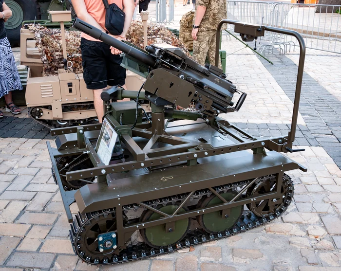 Robot militar fără pilot FOTO Shutterstock