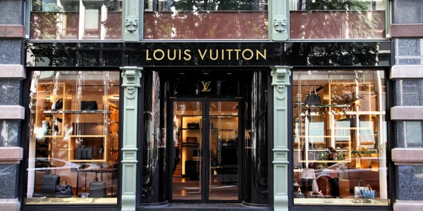 7 magazin louis vuitton shutterstock 123828193 jpg jpeg