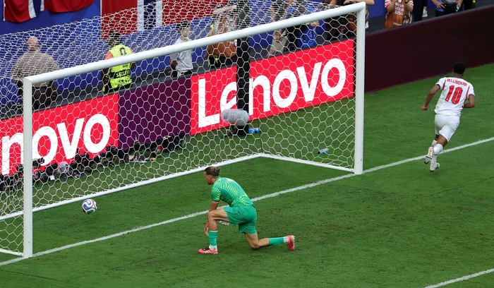 Jude Bellingham (dreapta) a trimis Norvegia acasă (FOTO: EPA)