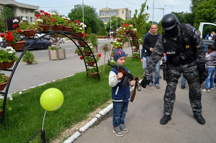 Mascaţi au fost prezenţi la petrecerea de 1 iunie