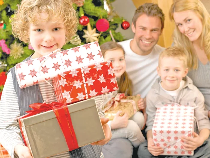 Click! îţi spune cât te costă darurile de Sărbători şi la ce să fii atent când le achiziţionezi