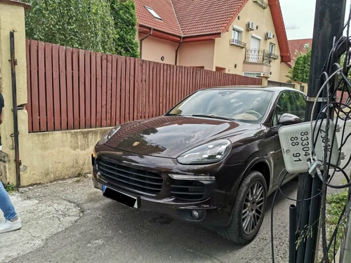 Florin Pastramă îi conduce maşina lui Brigitte de când s-au mutat împreună