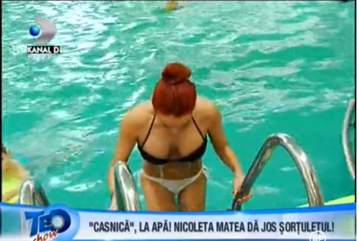 Nicoleta Matea la piscină