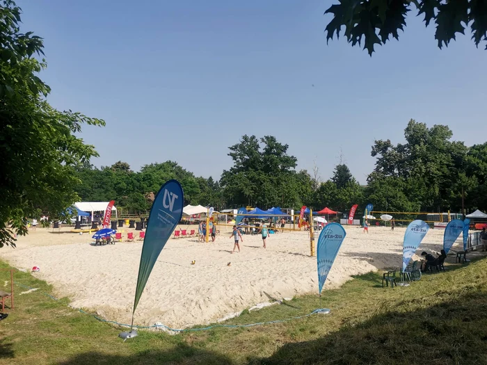 Teren de volei pe plajă în Parcul Rozelor FOTO Ștefan Both