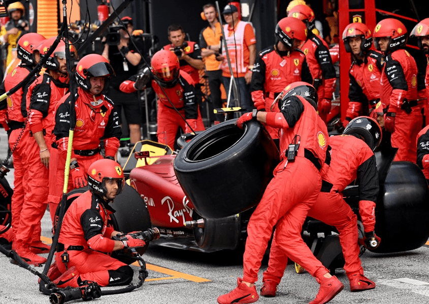 Gafa monumentală comisă de echipa Ferrari la Grand Prix-ul Olandei a stârnit un val de meme-uri FOTO VIDEO 