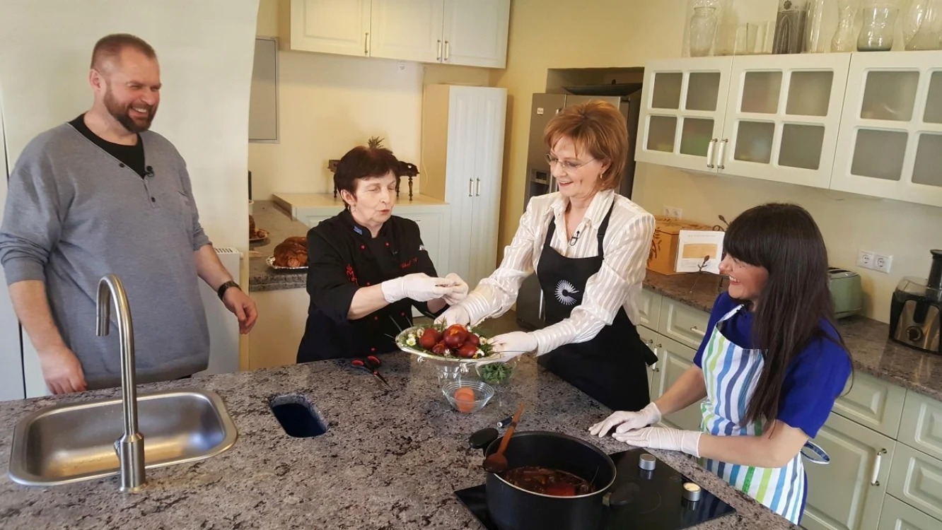 De Paşti, Familia Regală deschide porţile Castelului de la Săvârşin echipei „Exclusiv în România“ FOTO TVR
