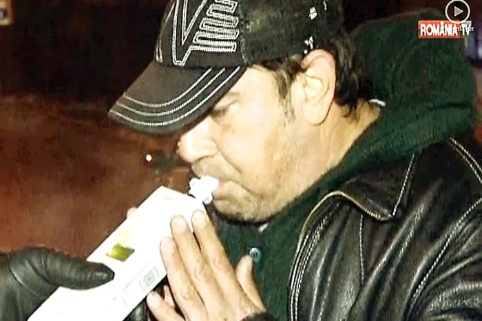 Fiul vitreg a blocat cu taxiul dubiţa în care se afla tatăl cu amanta