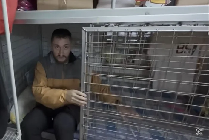 Vloggerul Cristi arată cuștile în care trăiesc zeci de mii de oameni în Hong Kong. FOTO Print Screen