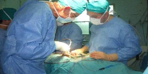 Medicii n-au putut folosi două corduri