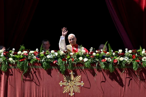 AFP  20260405  A6TB8JW  v4  HighRes  VaticanReligionUrbiOrbiEaster jpg