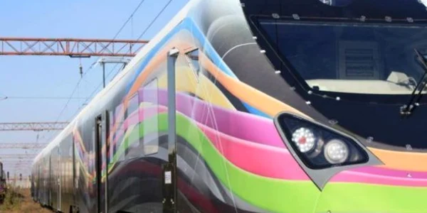 Cel de-al doilea tren electric va fi pus pe şine în luna august
