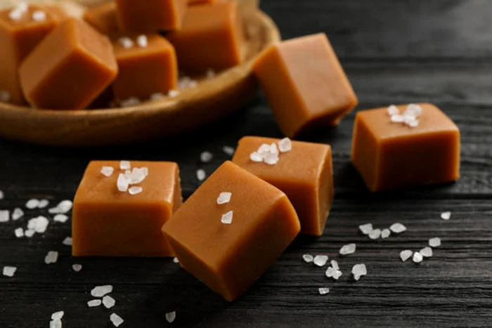 Caramelul sărat oferă un gust perfect cornulețelor / foto: IStock