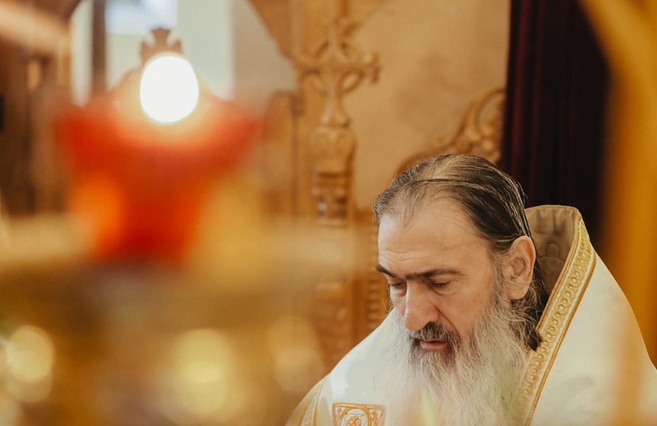 ÎPS Teodosie, despre preoţii care împărtăşesc persoane care fumează sau trăiesc în concubinaj: „Este o iresponsabilitate“