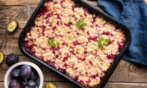 Placinta cu prune si aluat sfaramicios  Sursa foto shutterstock 2029104791 jpg
