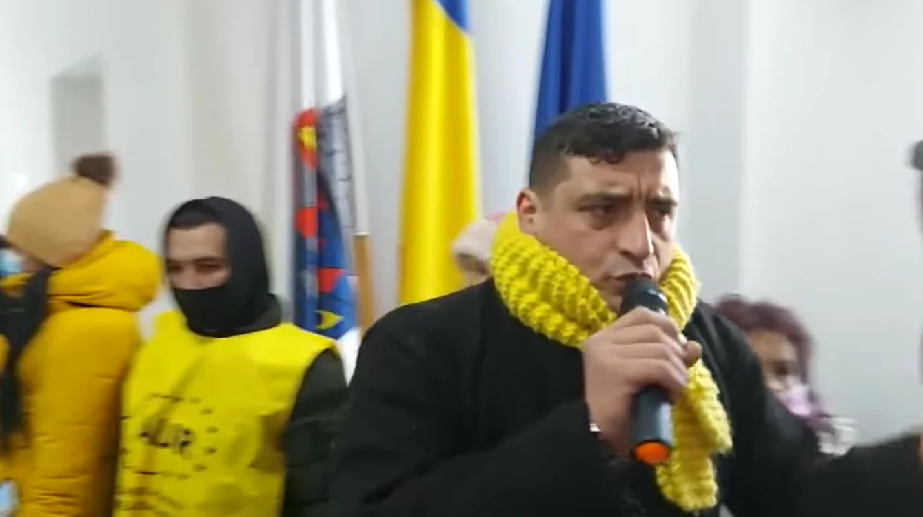 George Simion a pătruns cu forţa în Primăria Timişoara, alături de un grup de manifestanţi AUR FOTO TVR Timişoara