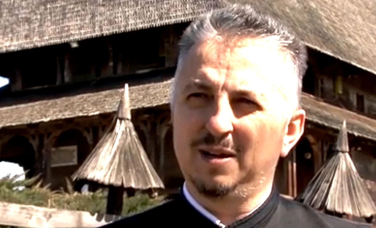 Părintele Făiniş a schimbat viaţa comunităţii pe care o păstoreşte
