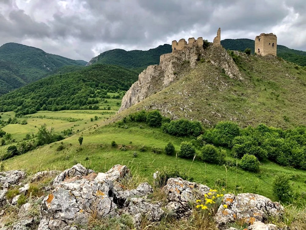 Ruinele Cetăţii, pe dealul de lângă Colţeşti. Foto: Facebook/ CJ Alba