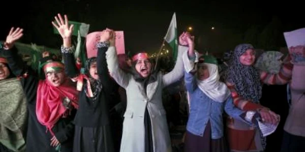 Opoziţia pakistaneză a ieşit în stradă