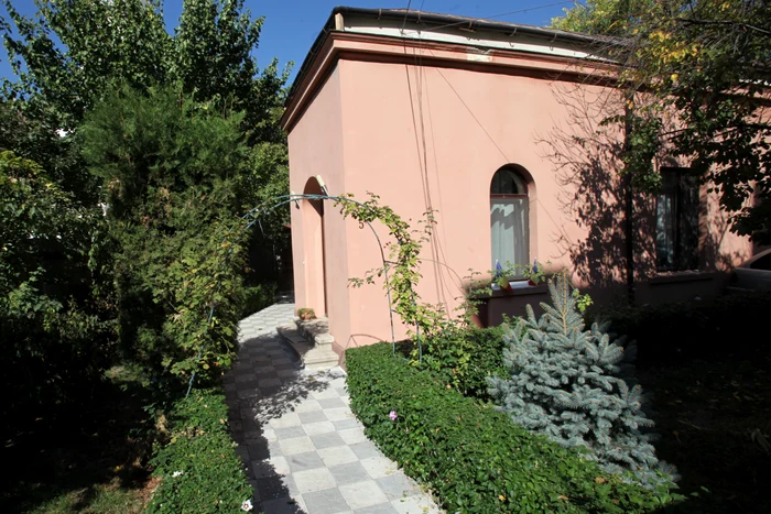 Reporterii Click! au mers la o adresă din sectorul 3, str. Vasile Lucaci nr.5. unde aveau domiciliul 4.800 de persoane, adică tot atâți cât locuiesc într-o comună mareFOTO: Sever Gheorghe