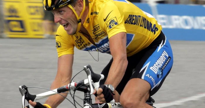 Lance Armstrong a fost decapitat de Uniunea Ciclistă Internaţională FOTO Mediafax