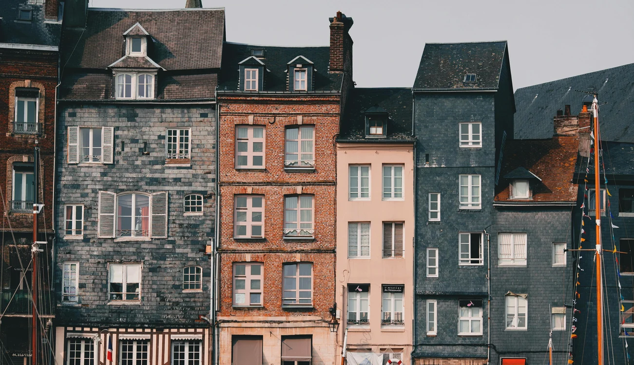 Orașul din România unde un apartament cu 2 camere costă doar 7.000 de euro / foto: Pexels