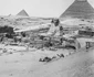 Regina Maria şi Principesa Ileana vizitând piramidele din Egipt - 1930 platoul Giza Sursa Facebook Mihaela Chiripuci / Arhiva giza.fas.harvard.edu