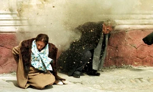 25 decembrie: Nicolae şi Elena Ceauşescu au fost condamnaţi la moarte şi executaţi prin împuşcare jpeg