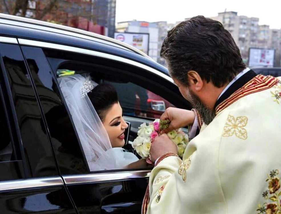 
    Claudia Ghiţulescu s-a lăsat pe mâna esteticianului Călin DoboşFoto: arhivă personală  