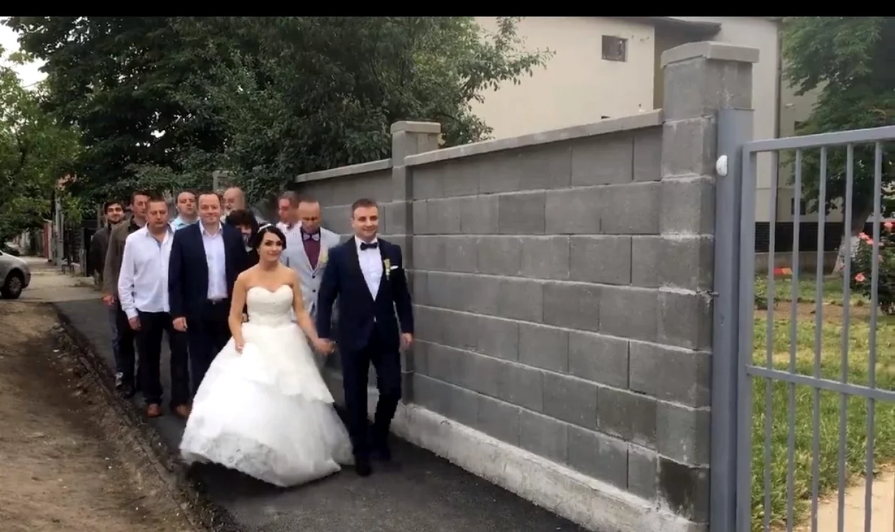 Nunta şi alaiul au mers la vot FOTO Adrian Manta