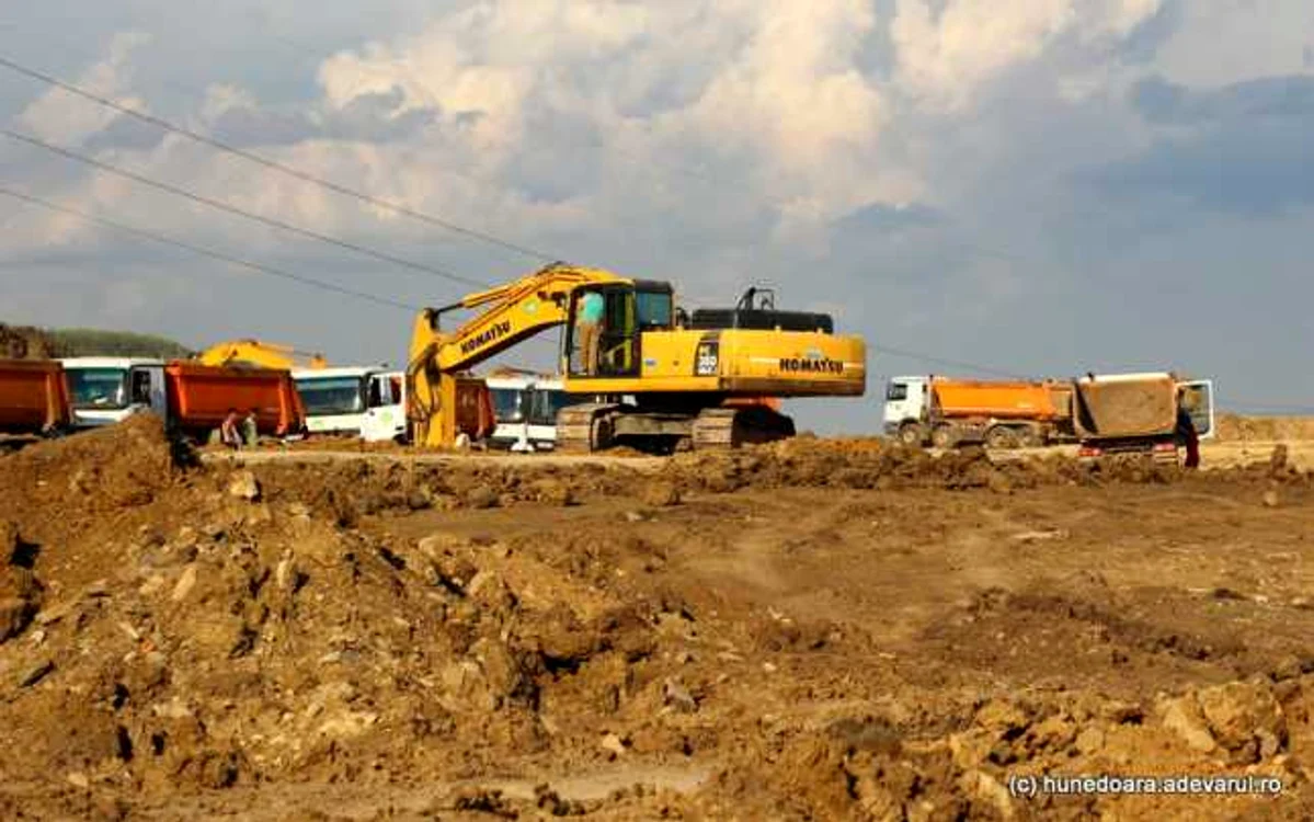 Lucrări pe Lotul IV din autostrada Lugoj - Deva. FOTO: Daniel Guţă. ADEVĂRUL.