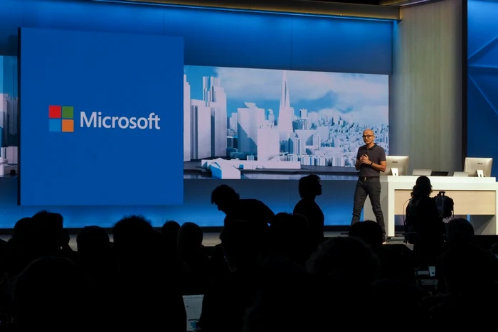 Satya Nadella, directorul Microsoft, pe scena Build 2016. FOTO Răzvan Băltăreţu/Adevărul