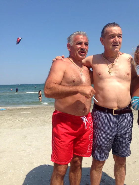 Gigi Becali n-a refuzat pe nimeni și a discutat cu suporterii anii Stelei aflați pe litoral
